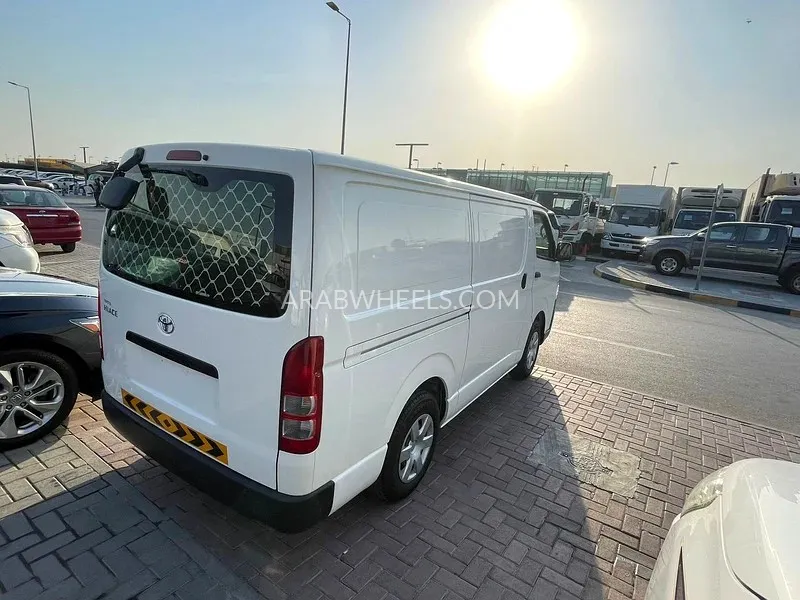 تويوتا هايس 2020 for Sale in الشارقة Image-5