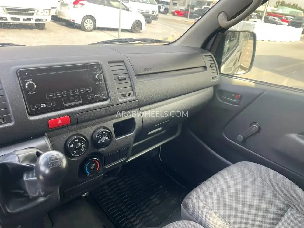 تويوتا هايس 2022 for Sale in الشارقة Image-4