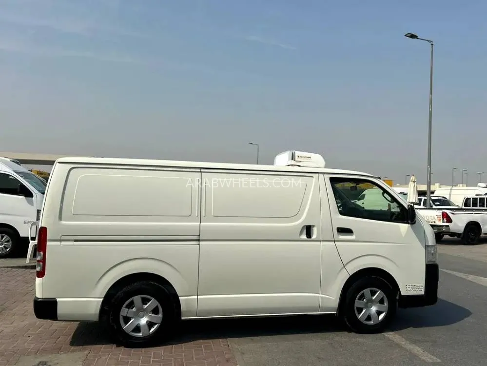 Toyota Hiace 2022 for Sale in Sharjah Image-8
