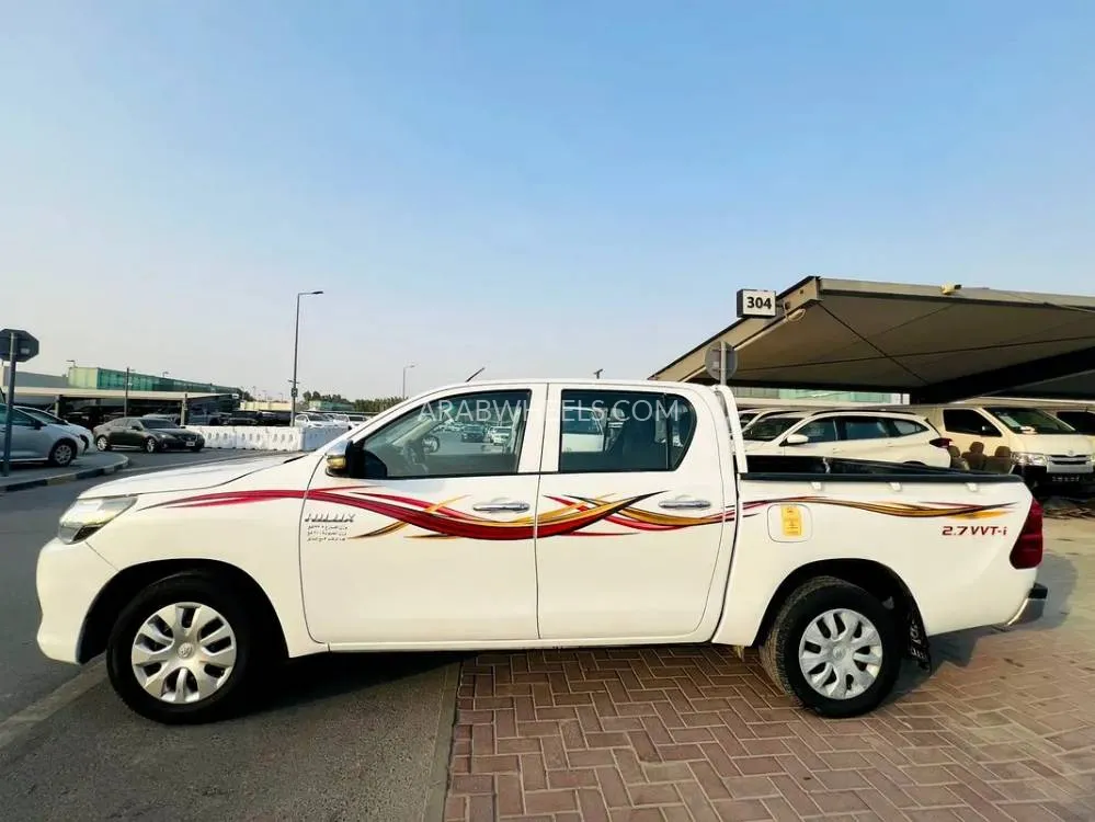Toyota Hilux 2021 for Sale in Sharjah Image-4
