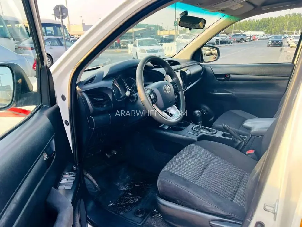 Toyota Hilux 2021 for Sale in Sharjah Image-5