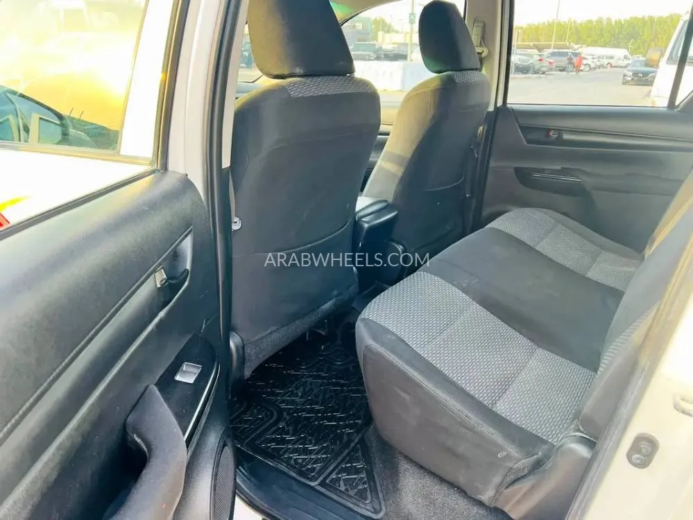 Toyota Hilux 2021 for Sale in Sharjah Image-10