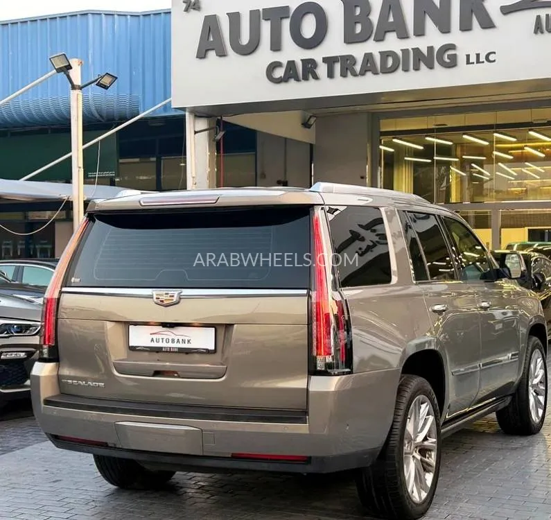 كاديلاك إسكاليد 2017 for Sale in دبي Image-5
