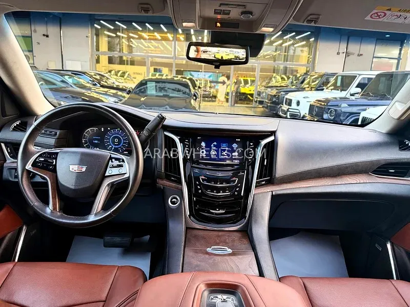 كاديلاك إسكاليد 2017 for Sale in دبي Image-7