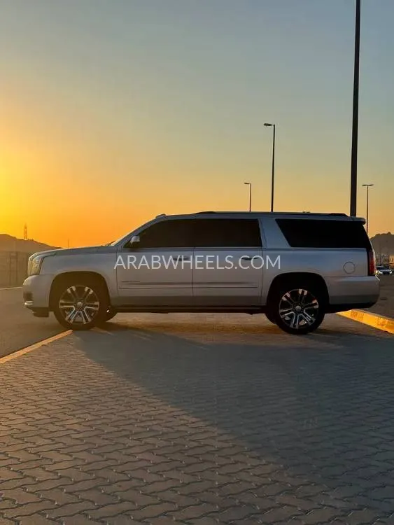 GMC Yukon XL 2019 for Sale in Abu Dhabi Image-11