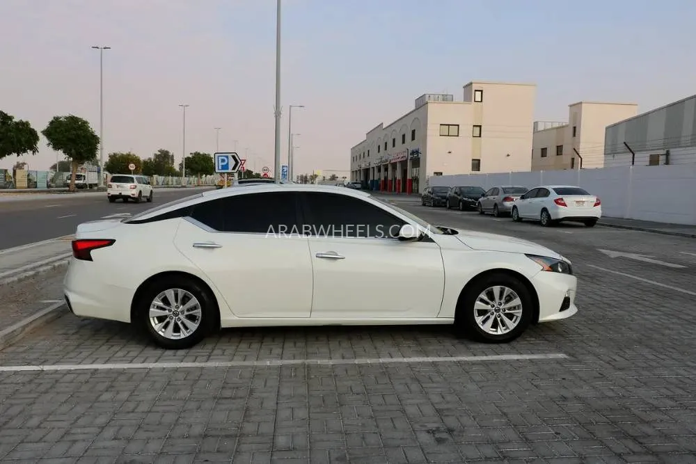 Nissan Altima 2022 for Sale in Abu Dhabi Image-8