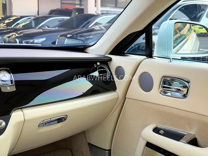 Rolls Royce Wraith 2016 for Sale in Dubai Image-4