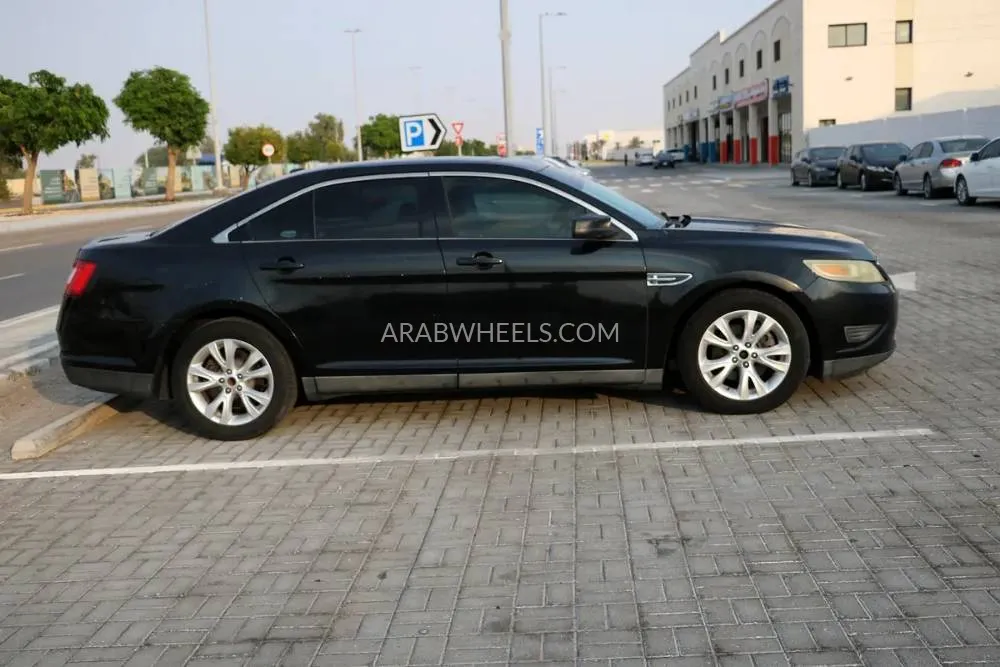 Ford Taurus 2011 for Sale in Abu Dhabi Image-3