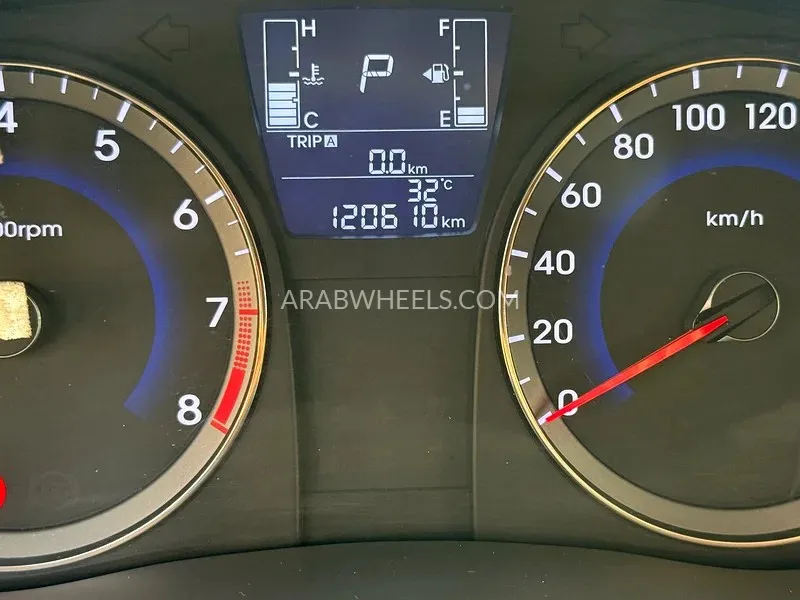 Hyundai Accent 2016 for Sale in Sharjah Image-15