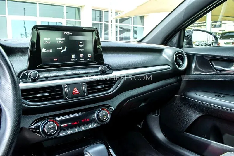 Kia Cerato 2022 for Sale in Sharjah Image-10