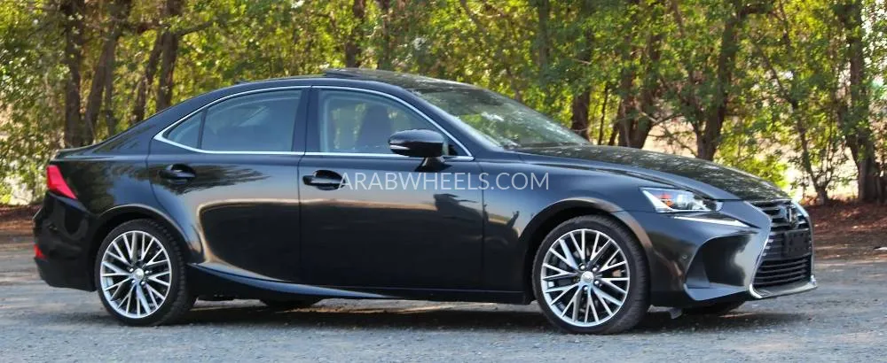لكزس IS 2020 for Sale in الفجيرة Image-11
