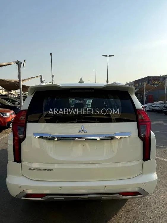 Mitsubishi Montero Sport 2022 for Sale in Sharjah Image-17