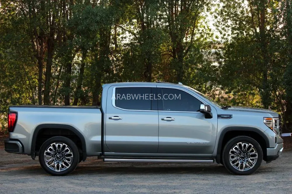 GMC Sierra 2023 for Sale in Fujairah Image-11