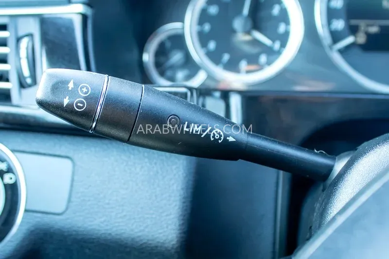 Mercedes Benz E Class 2009 for Sale in Dubai Image-14