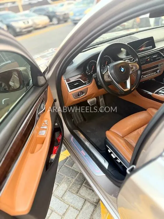 بي إم دبليو الفئة السابعة 2016 for Sale in عجمان Image-4