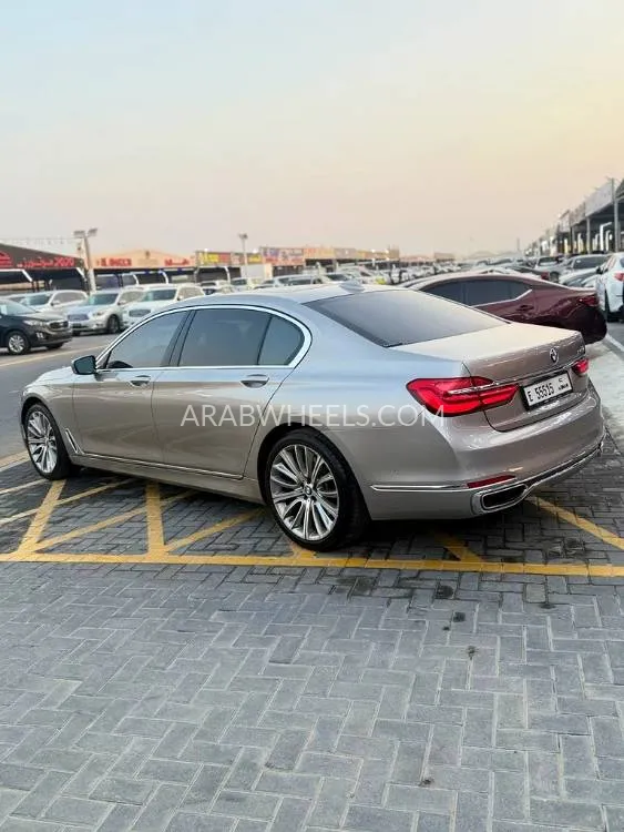 بي إم دبليو الفئة السابعة 2016 for Sale in عجمان Image-7