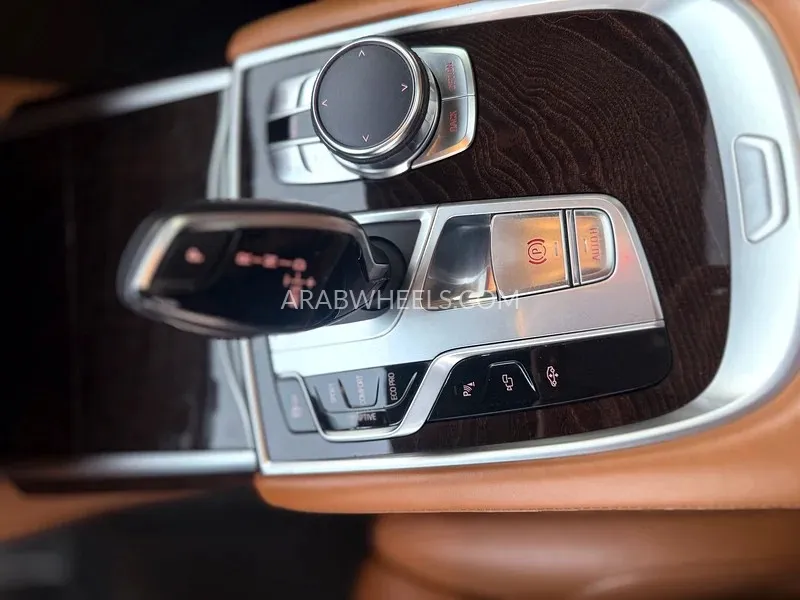 بي إم دبليو الفئة السابعة 2016 for Sale in عجمان Image-16