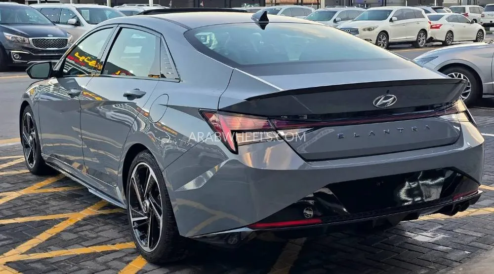 Hyundai Elantra 2021 for Sale in Ajman Image-4