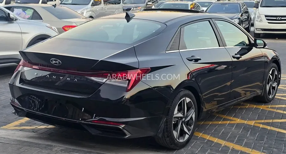 Hyundai Elantra 2022 for Sale in Ajman Image-3