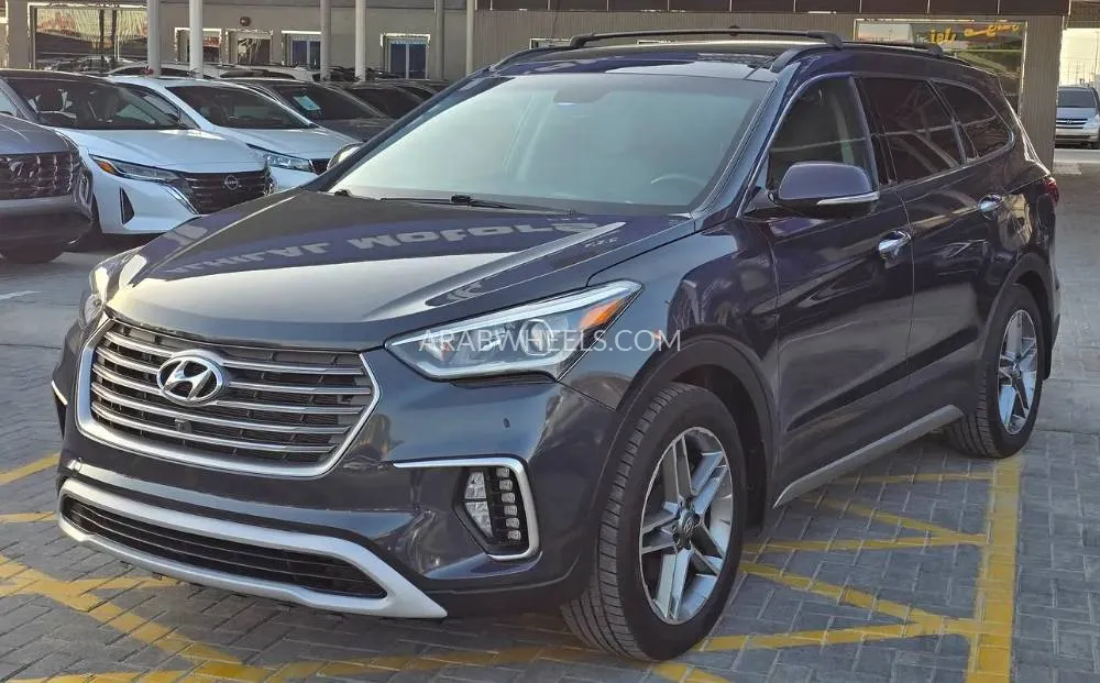 Hyundai Grand Santa Fe 2017 for Sale in Ajman Image-2