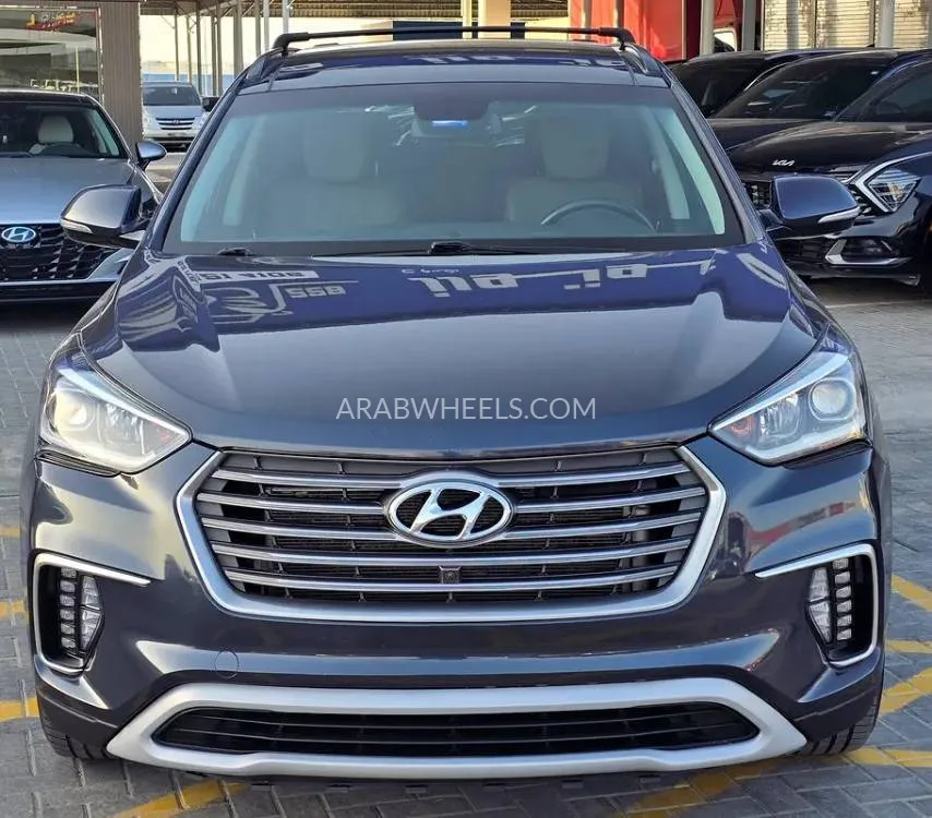 Hyundai Grand Santa Fe 2017 for Sale in Ajman Image-7