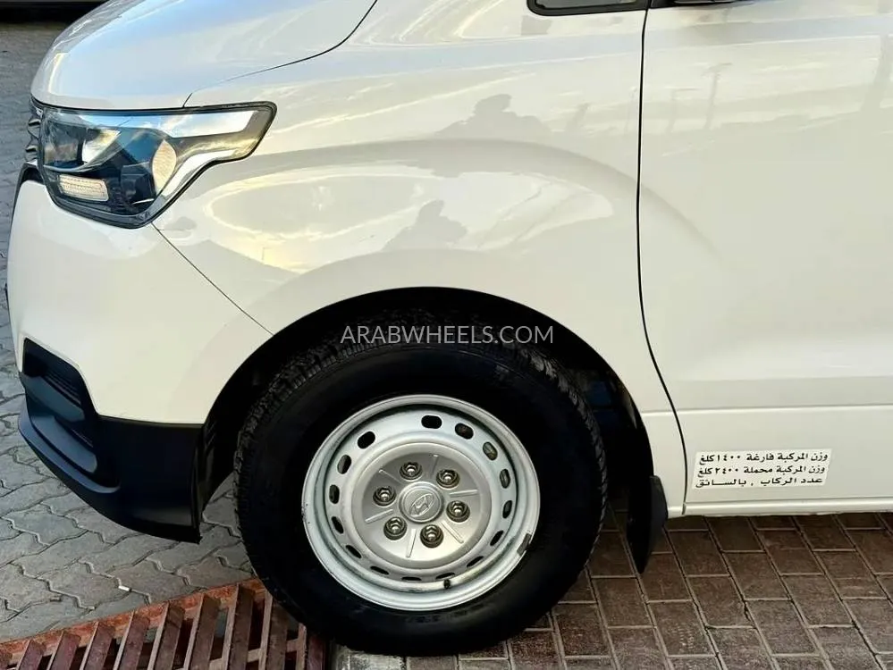 Hyundai H1 2021 for Sale in Sharjah Image-10
