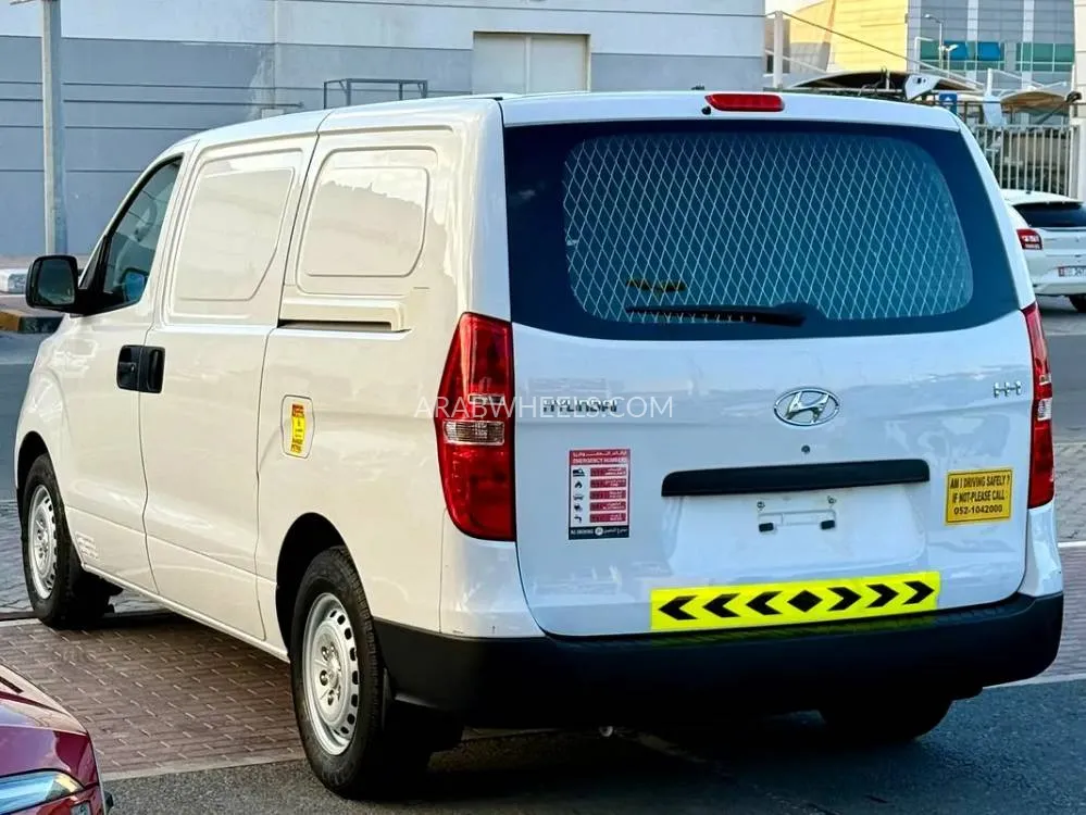 Hyundai H1 2021 for Sale in Sharjah Image-11