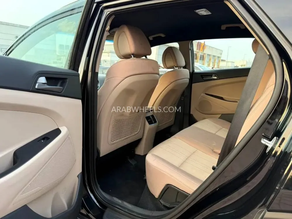 Hyundai Tucson 2017 for Sale in Sharjah Image-8