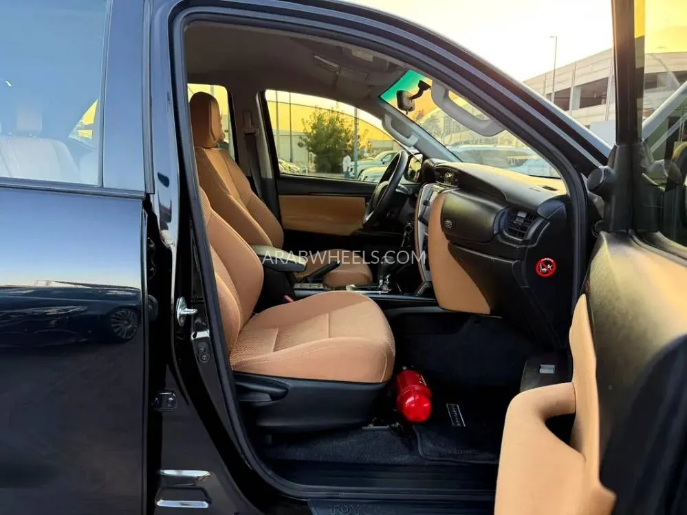 Toyota Fortuner 2022 for Sale in Sharjah Image-8