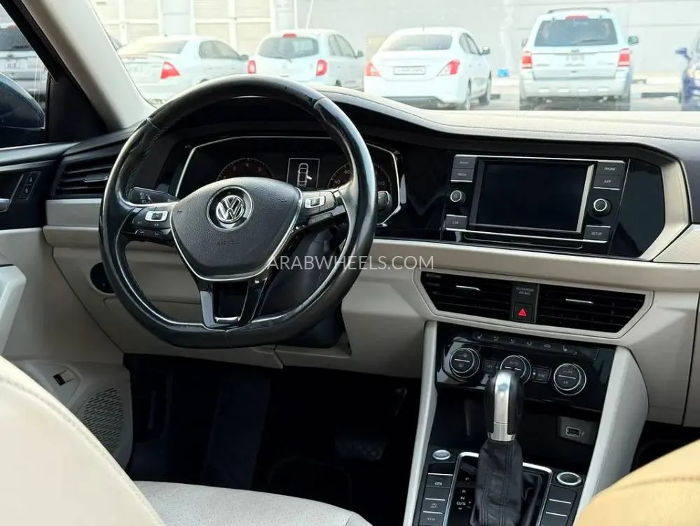 Volkswagen Jetta 2019 for Sale in Sharjah Image-8