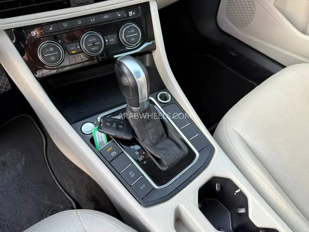 Volkswagen Jetta 2019 for Sale in Sharjah Image-9