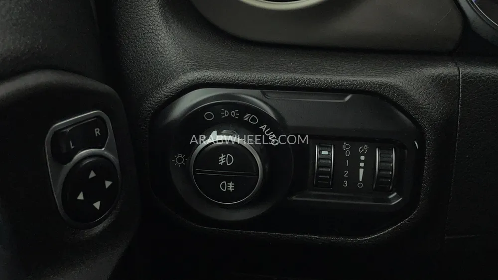 جيب رانجلر 2019 for Sale in دبي Image-35