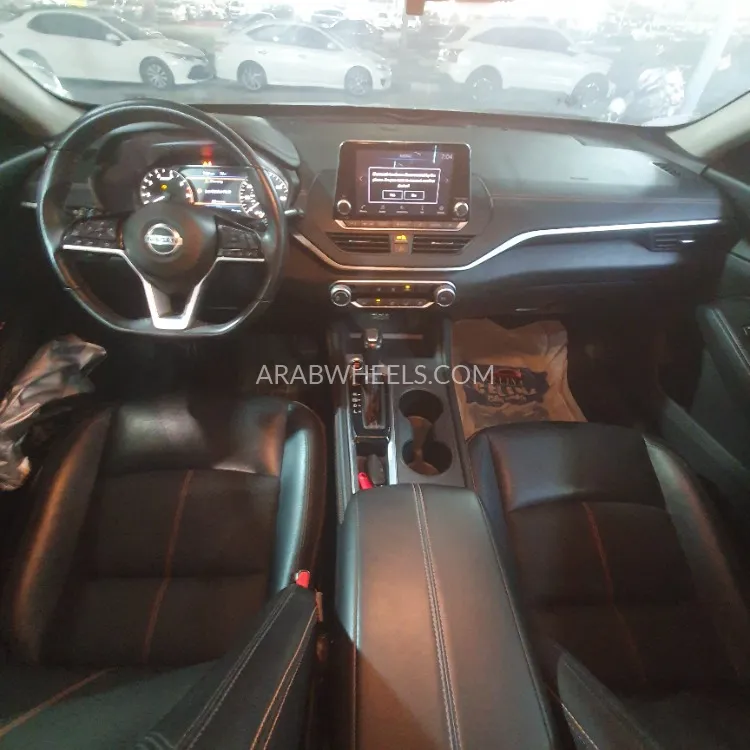 Nissan Altima 2020 for Sale in Sharjah Image-5