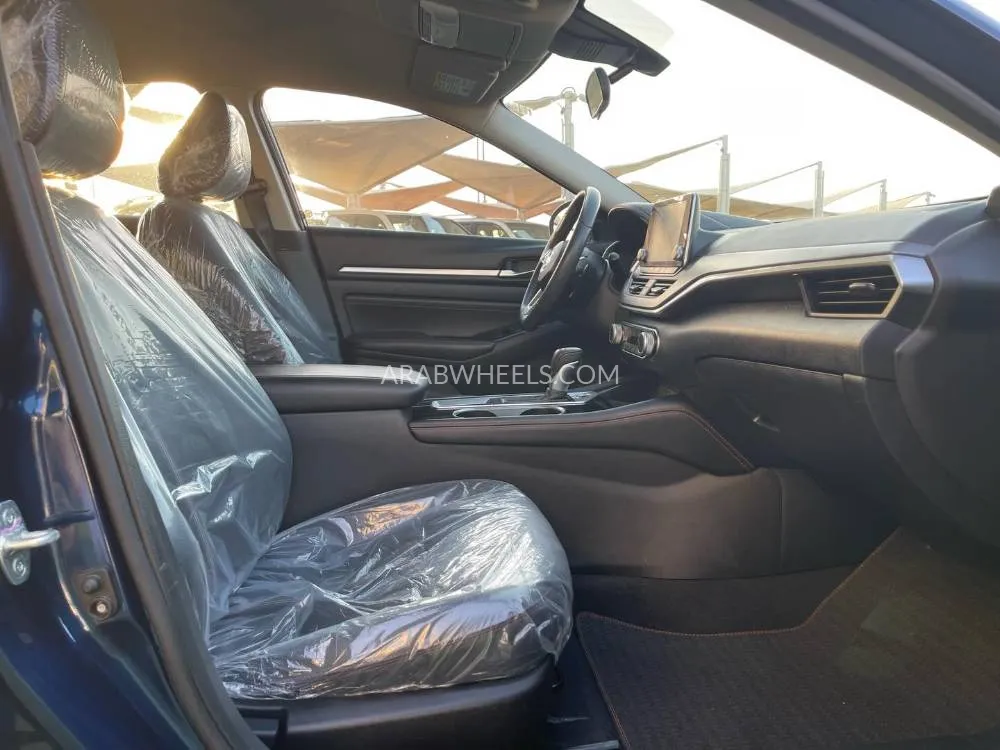 Nissan Altima 2023 for Sale in Sharjah Image-8