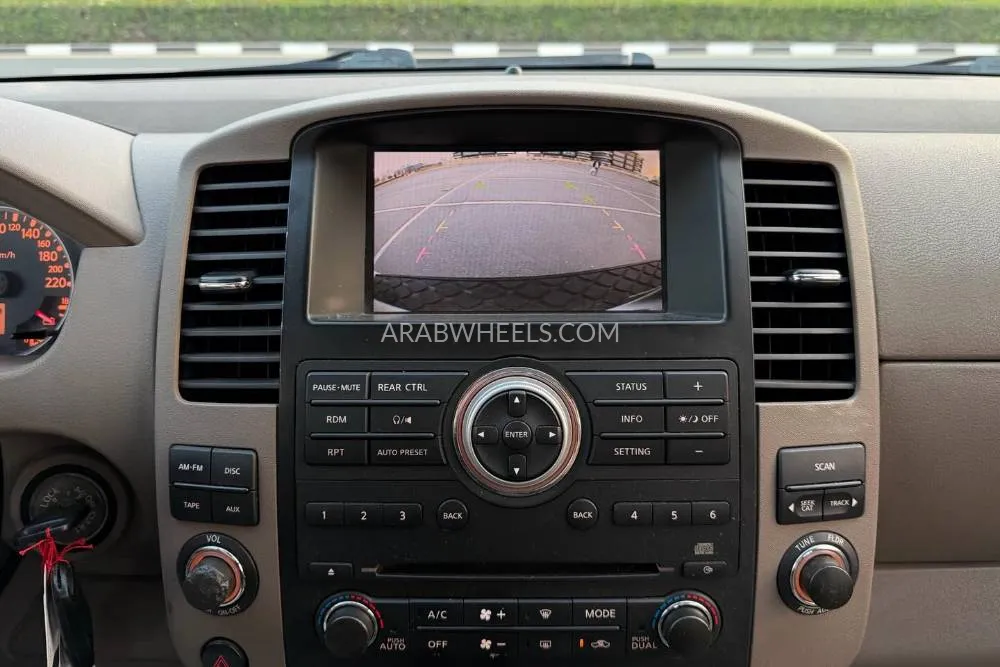 Nissan Pathfinder 2010 for Sale in Dubai Image-9