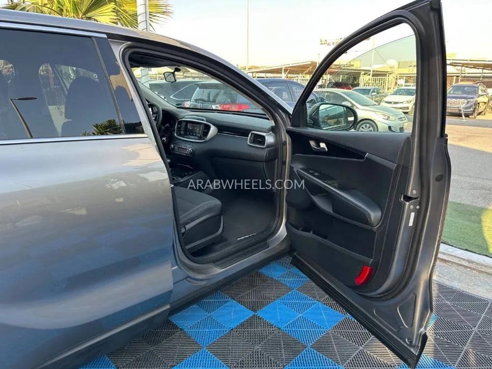 Kia Sorento 2019 for Sale in Ajman Image-16