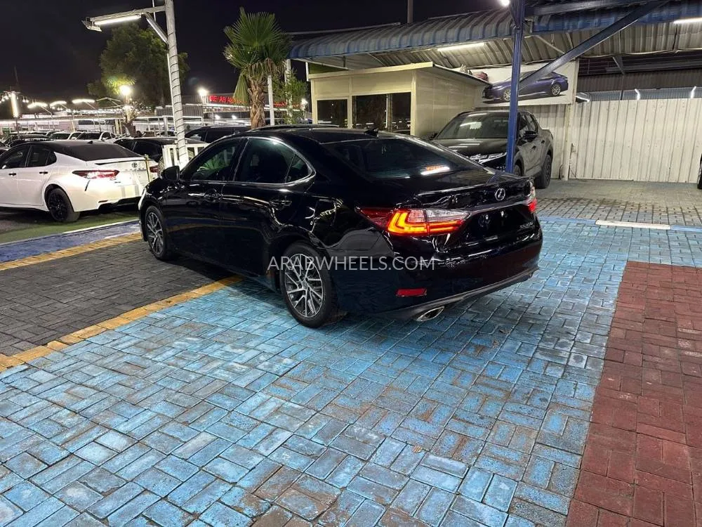 Lexus ES 2018 for Sale in Ajman Image-8