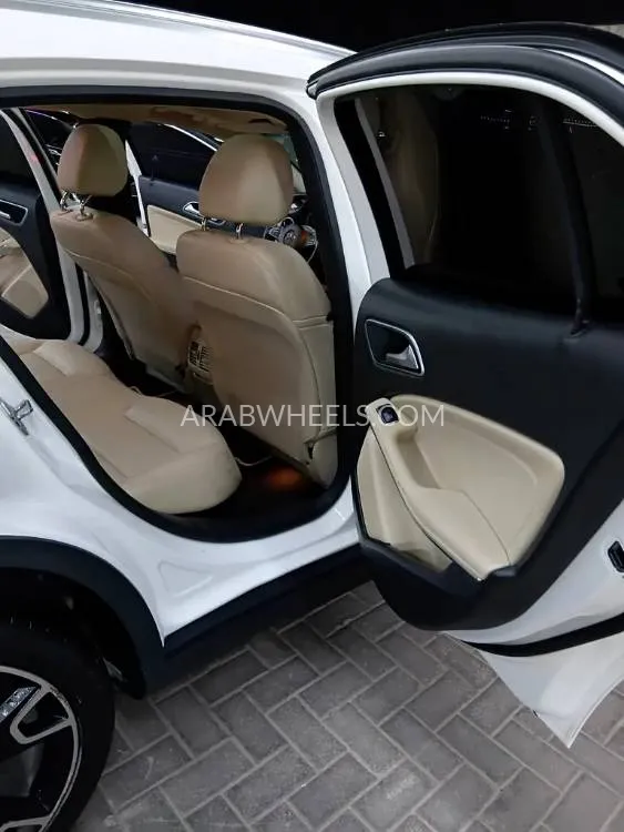 Mercedes Benz GLA 2019 for Sale in Ajman Image-13