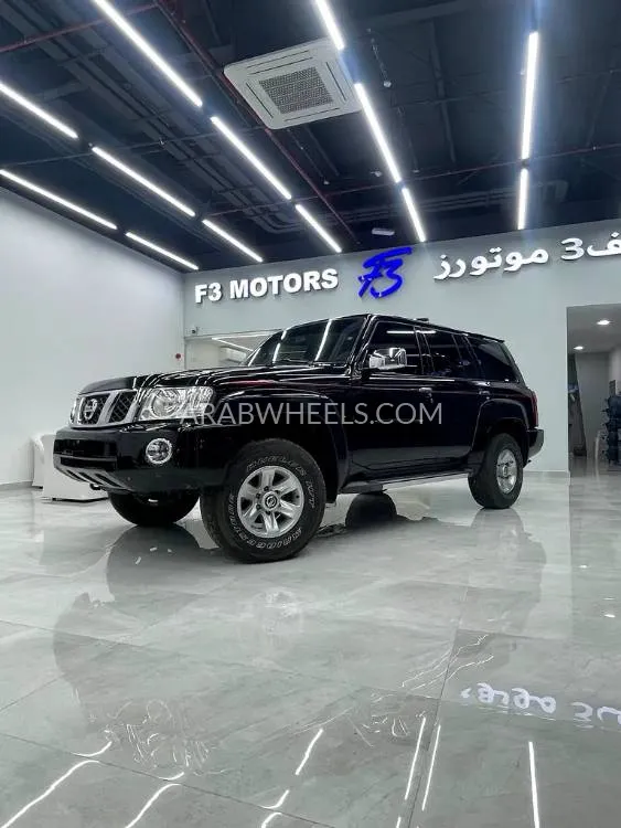 Nissan Patrol 2023 for Sale in Abu Dhabi Image-2