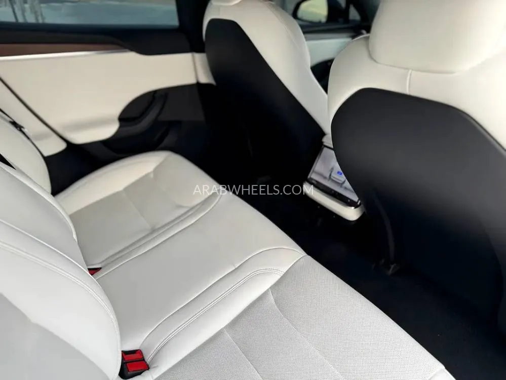 Tesla Model S 2023 for Sale in Sharjah Image-12