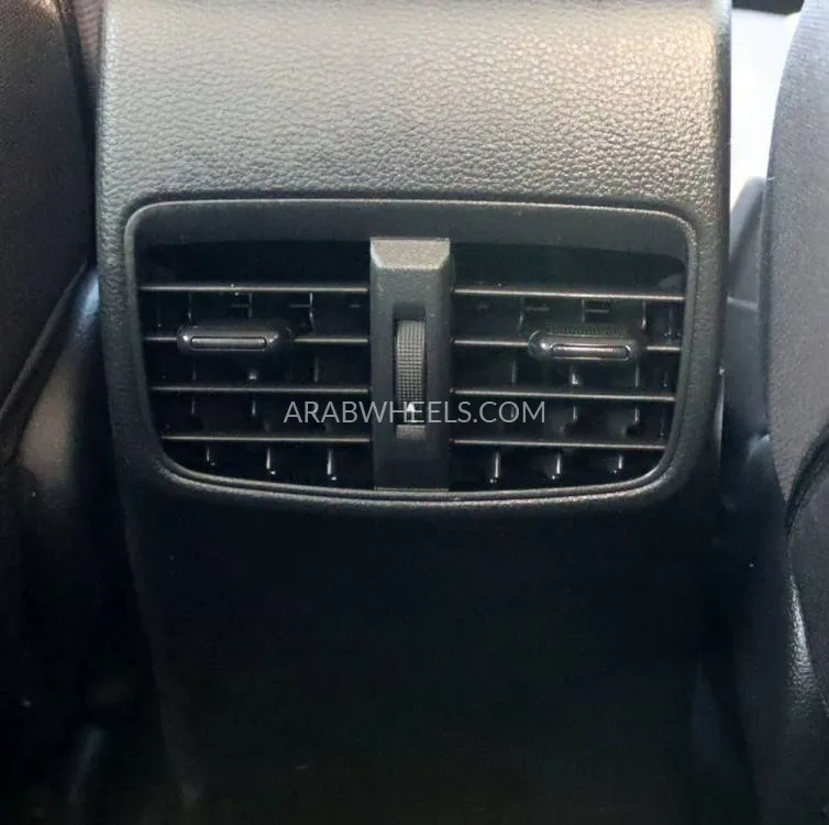 Toyota Corolla 2020 for Sale in Sharjah Image-12