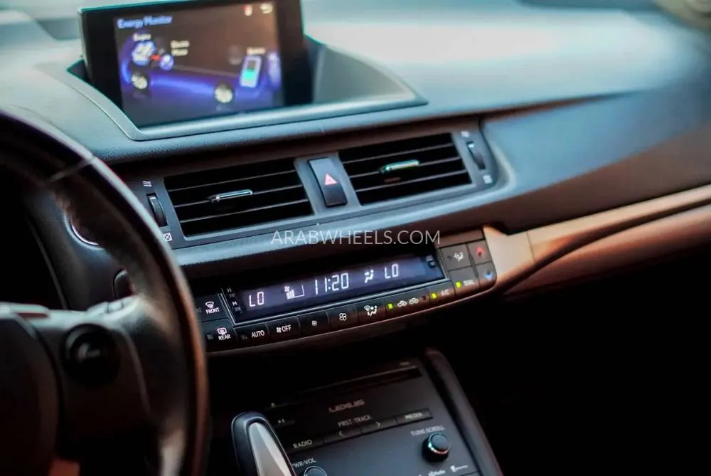 لكزس CT 2016 for Sale in دبي Image-3