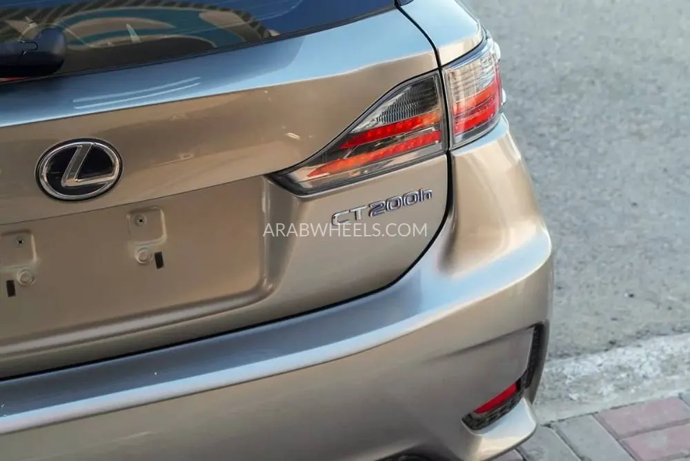 لكزس CT 2016 for Sale in دبي Image-13