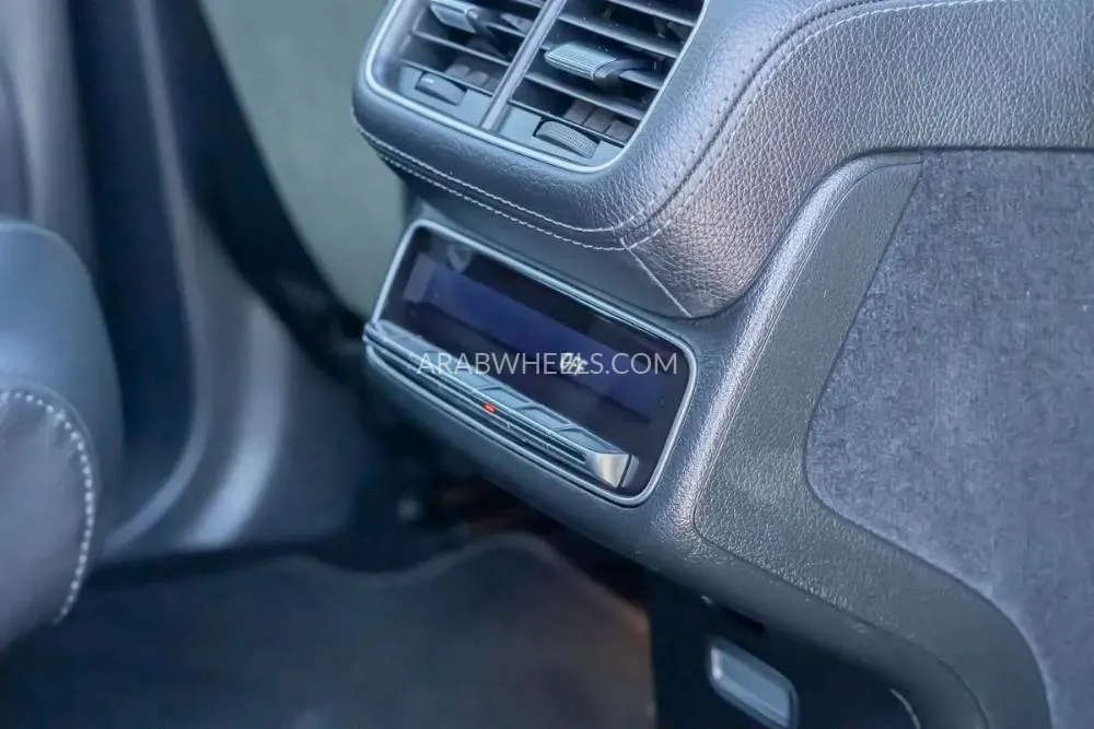 مرسيدس بنز GLS 2024 for Sale in دبي Image-12