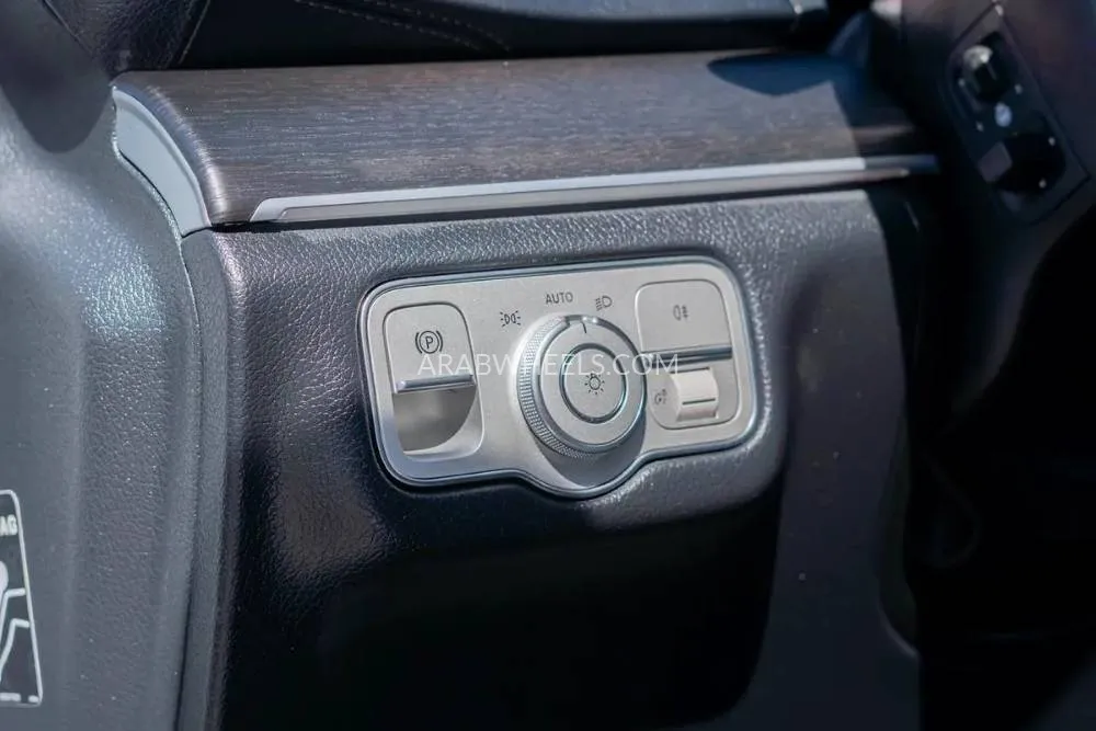 مرسيدس بنز GLS 2024 for Sale in دبي Image-13