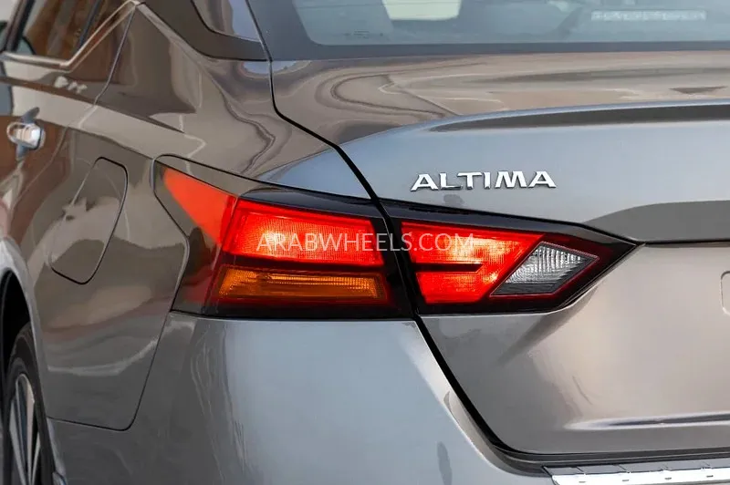 Nissan Altima 2022 for Sale in Dubai Image-11