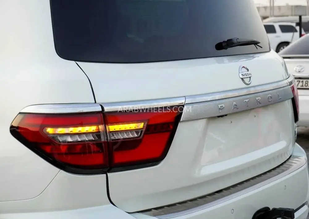 Nissan Armada 2020 for Sale in Dubai Image-11