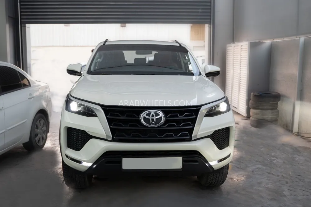 Toyota Fortuner 2022 for Sale in Dubai Image-3