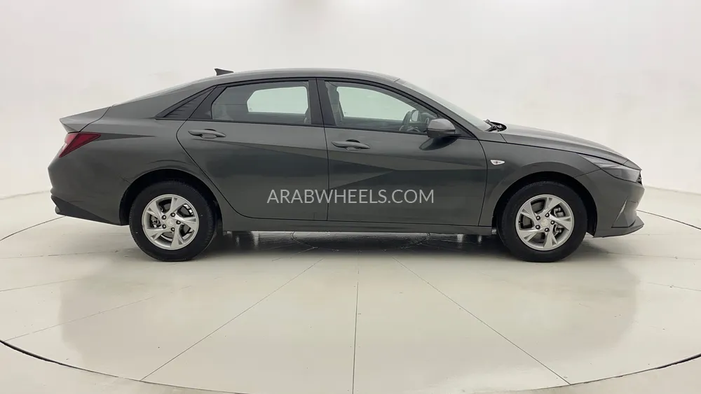 Hyundai Elantra 2023 for Sale in Dubai Image-2