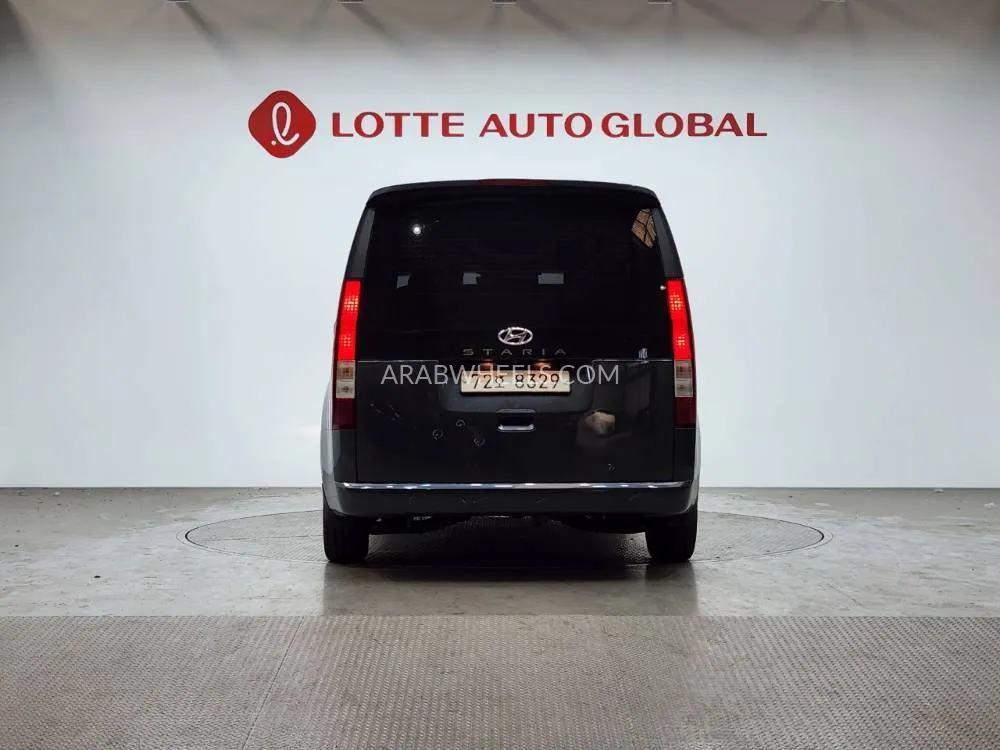 Hyundai Staria 2022 for Sale in Dubai Image-4